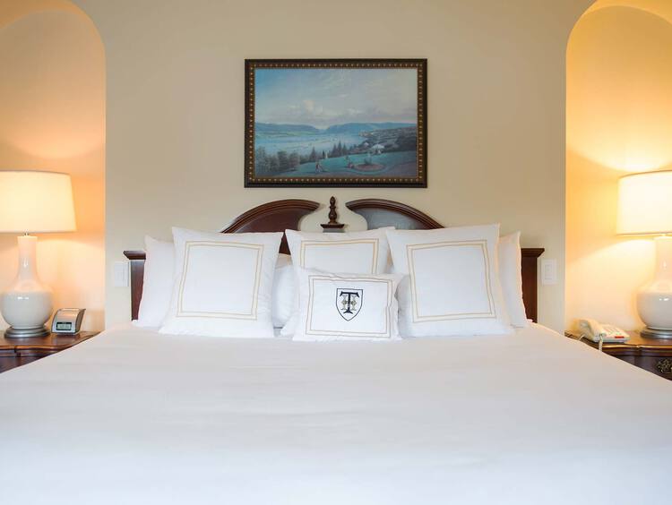Deluxe King bed