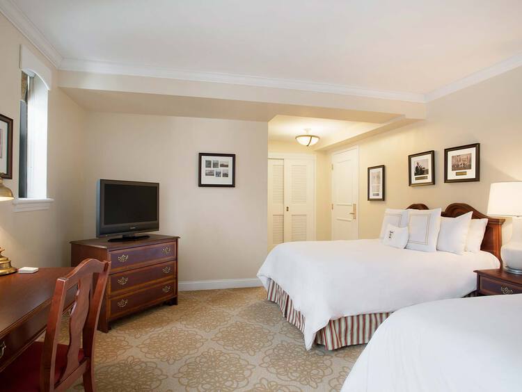 Deluxe Queen bedroom