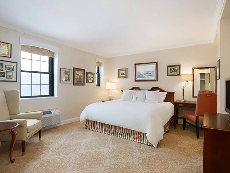 Premium Queen room with queen bed