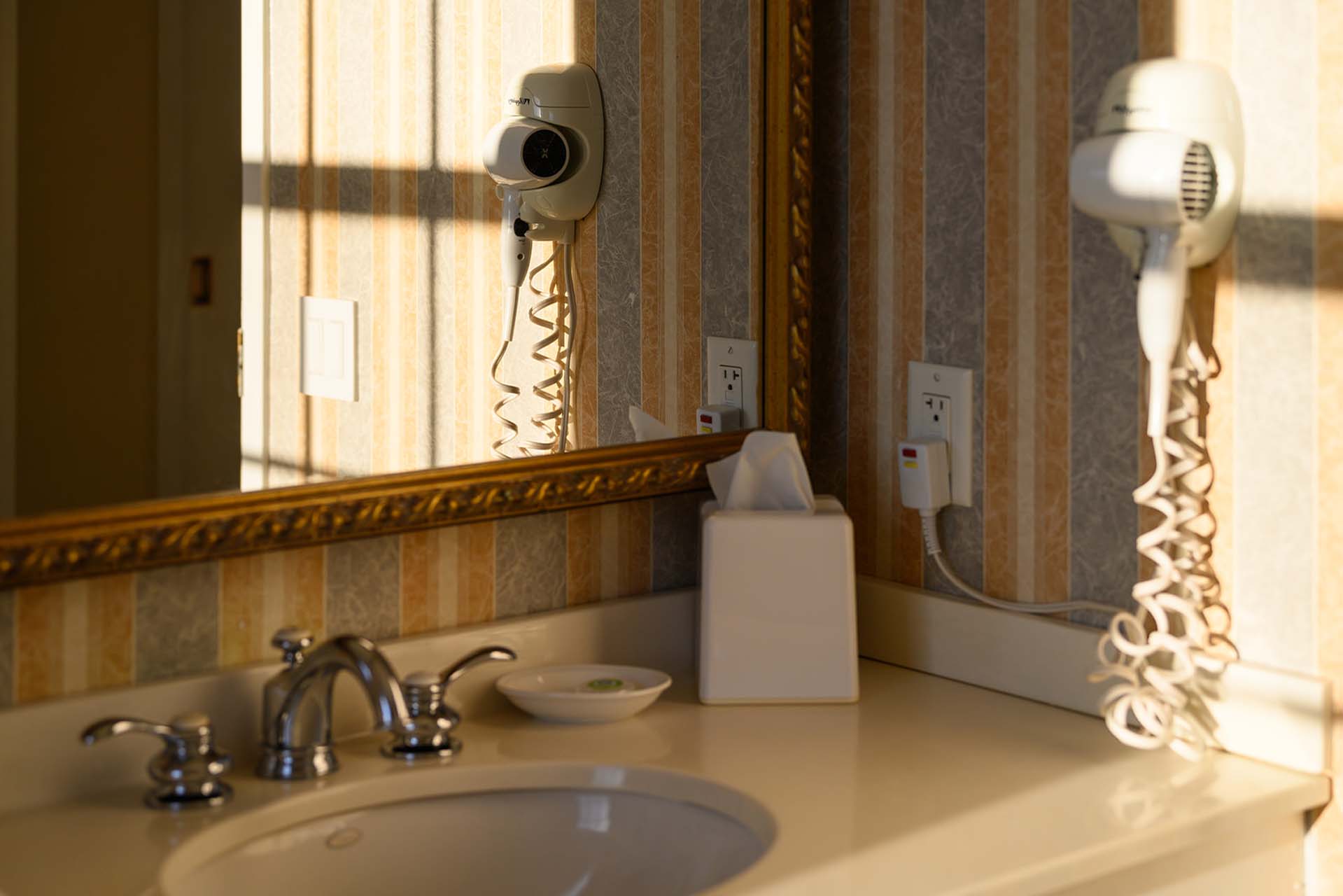 Bathroom sink