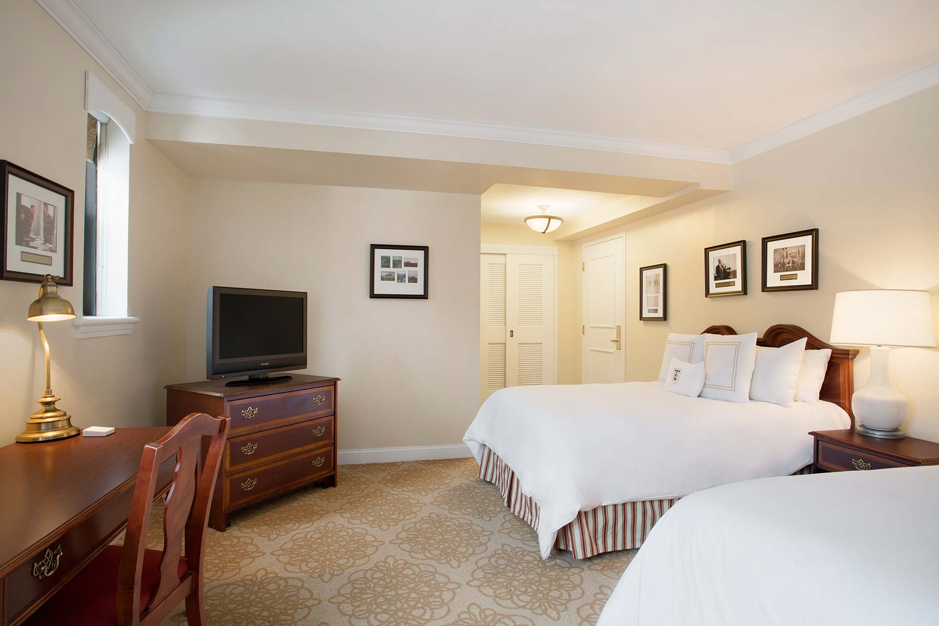 Deluxe Queen bedroom