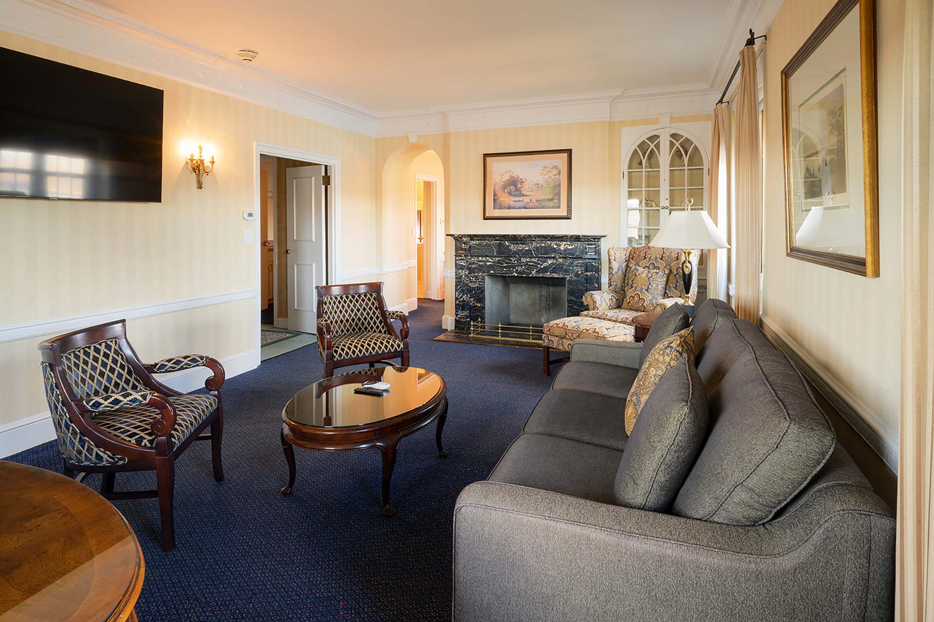 MacArthur Suite living space